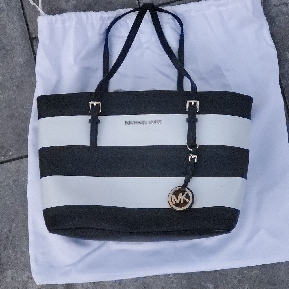 Michael Kors - Black and White Striped Shoulder Bag